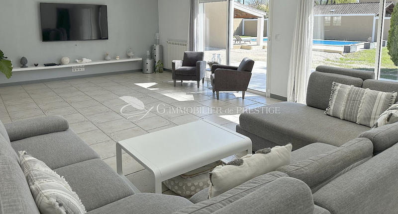 Maison - 2 001 m² - 4 pièces