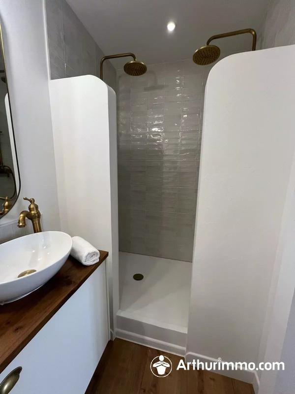 Maison - 220 m² - 8 pièces