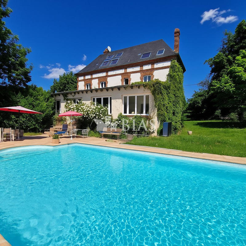 Maison - 210 m² - 7 pièces