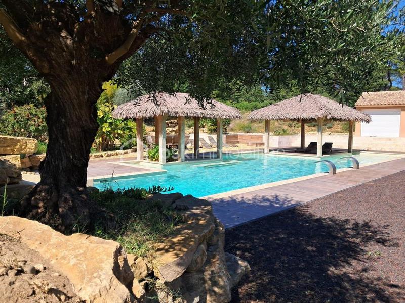 Propriété - 237 m² - 8 pièces