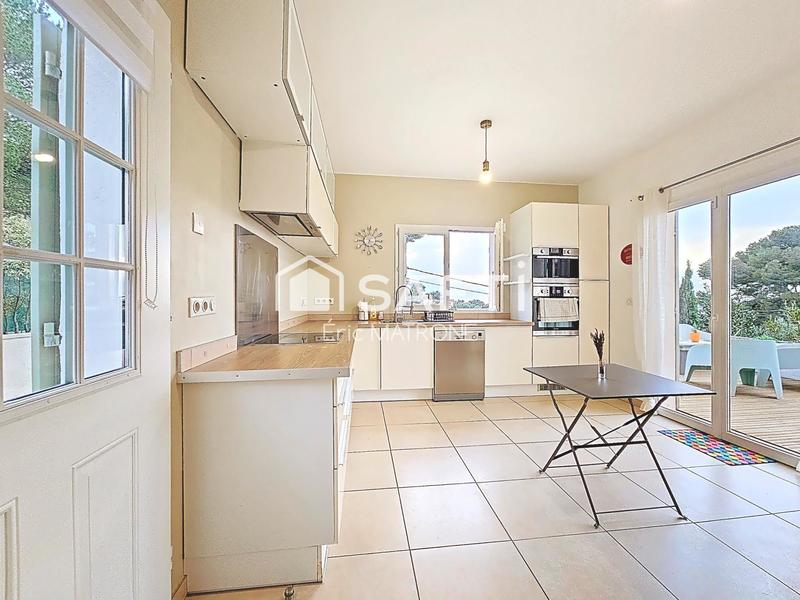 Maison - 250 m² - 9 pièces