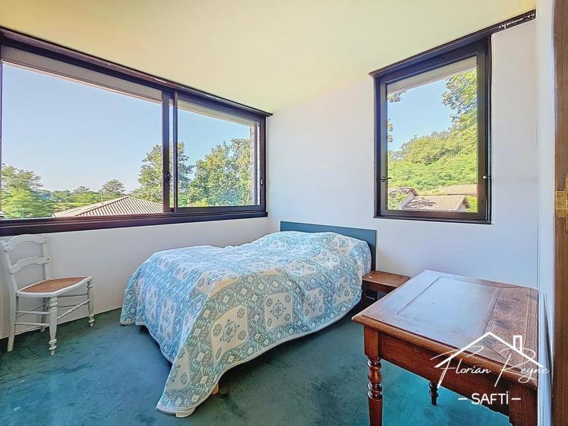 Maison - 211 m² - 6 pièces