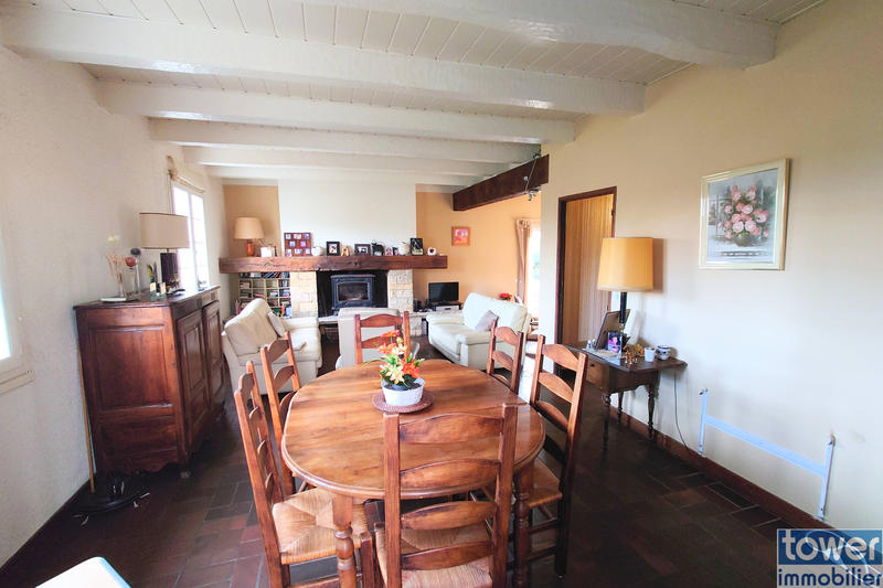 Maison - 220 m² - 10 pièces