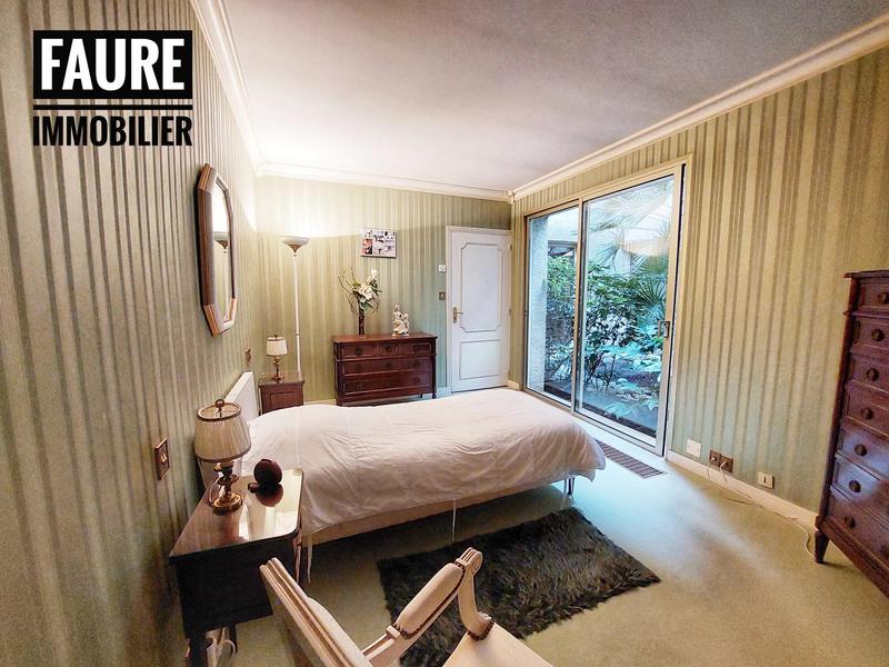 Villa - 270 m² - 10 pièces