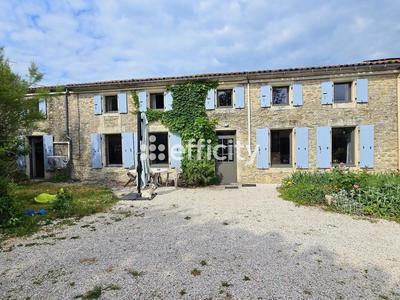 Maison - 237 m² - 8 pièces