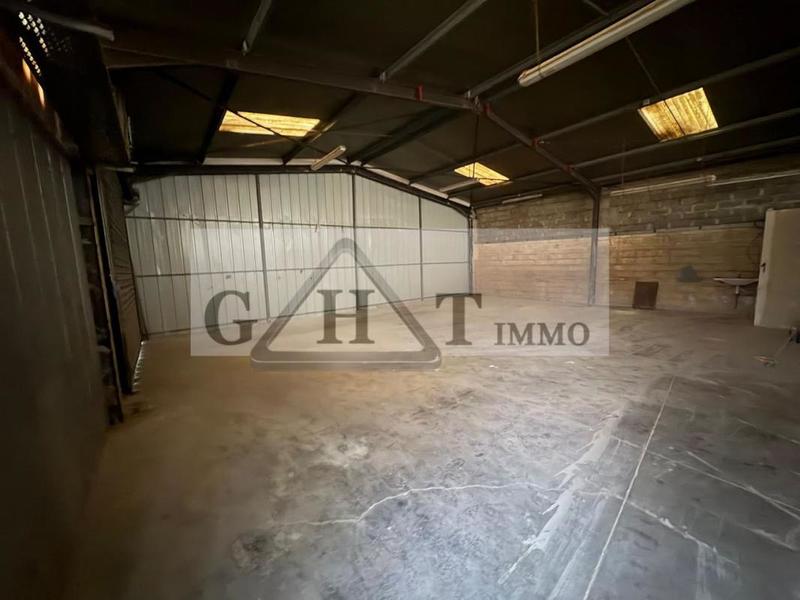 Entrepôt - 240 m²