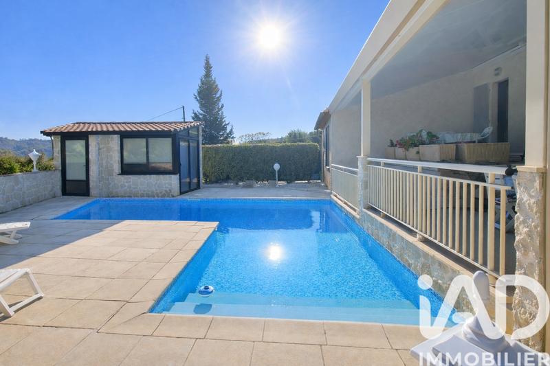 Maison - 260 m² - 7 pièces