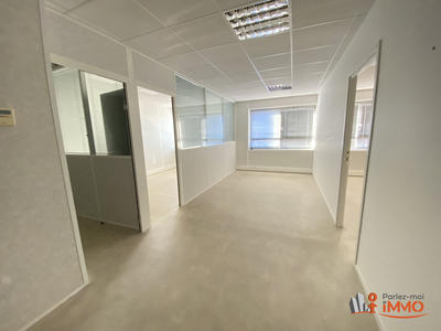 Local commercial - 95 m² - 4 pièces