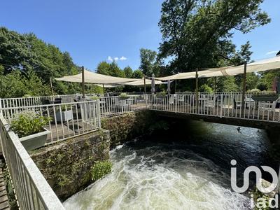 Maison - 1 600 m² - 15 pièces