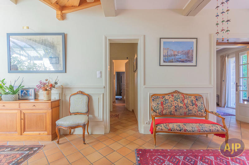 Maison - 268 m² - 8 pièces