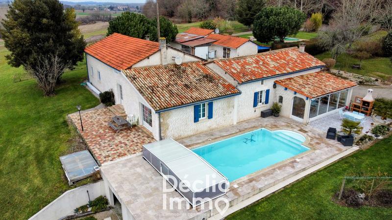 Maison - 250 m² - 10 pièces