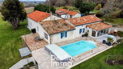 Maison - 250 m² - 10 pièces