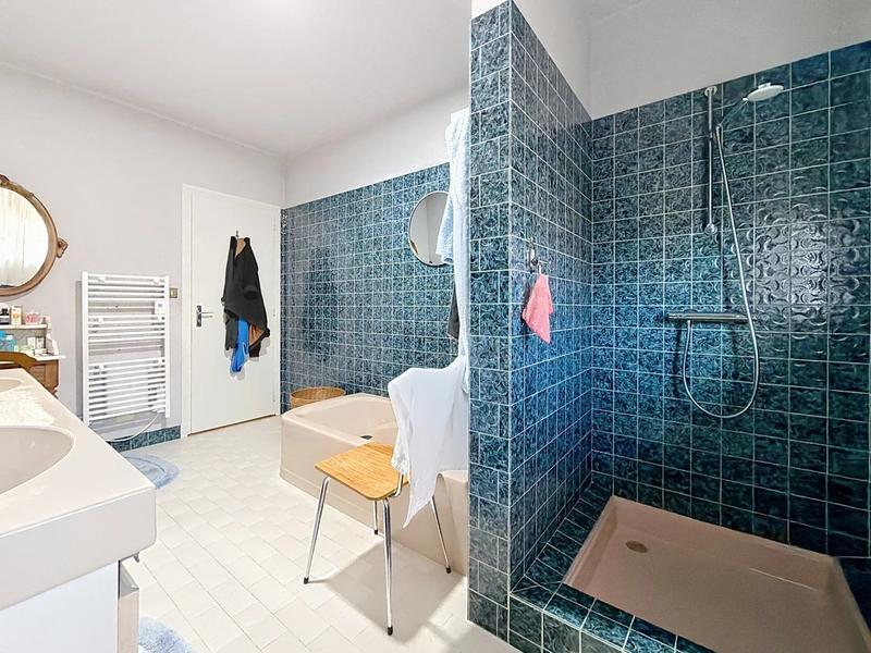 Maison - 220 m² - 5 pièces