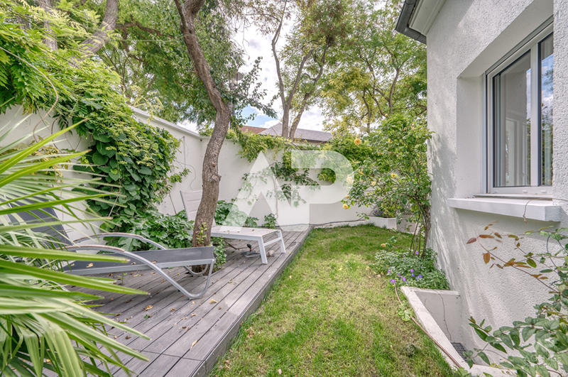 Maison - 337 m² - 8 pièces