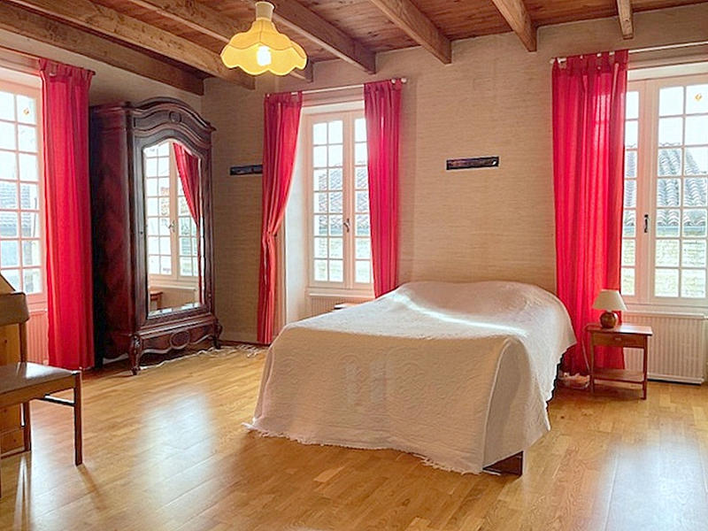 Propriété - 312 m² - 7 pièces