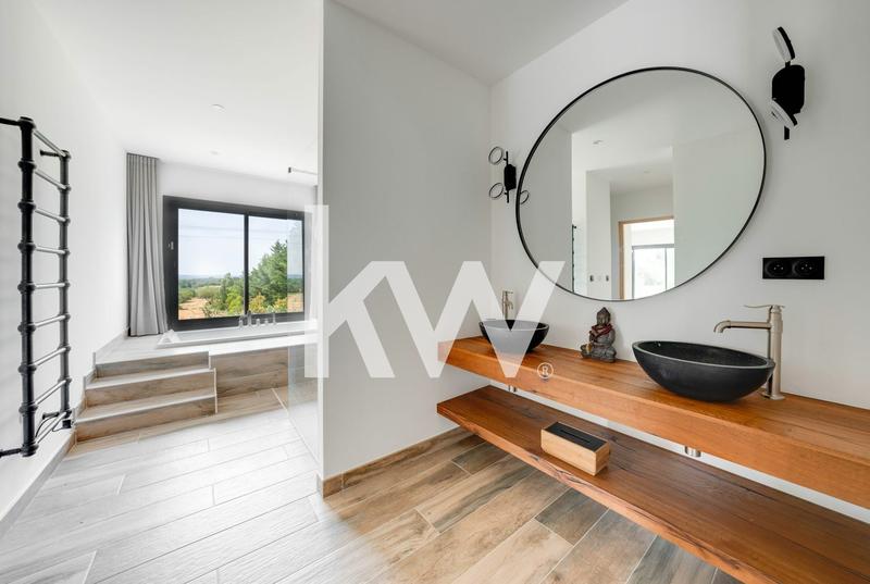 Maison - 350 m² - 8 pièces