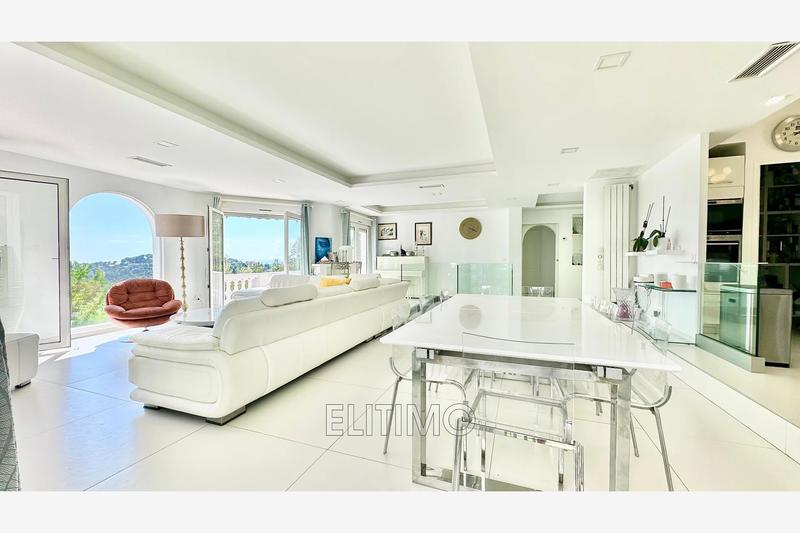 Maison - 223 m² - 6 pièces