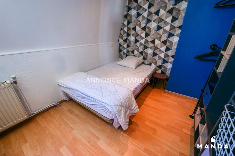 Chambre - 10 m² - 7 pièces