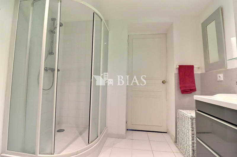 Maison - 210 m² - 7 pièces