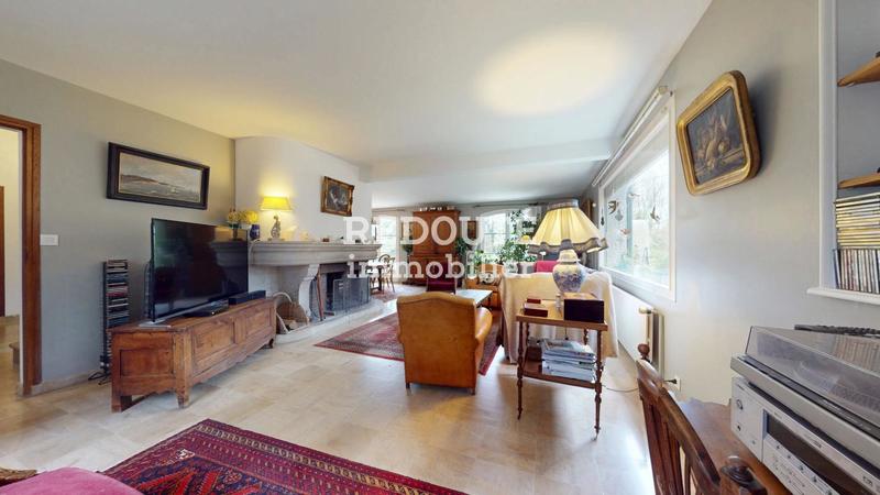 Propriété - 239 m² - 8 pièces