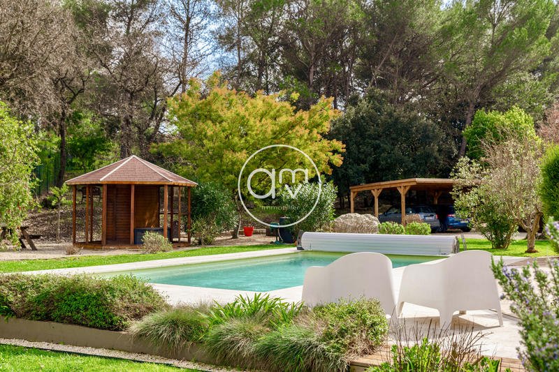 Maison - 253 m² - 9 pièces