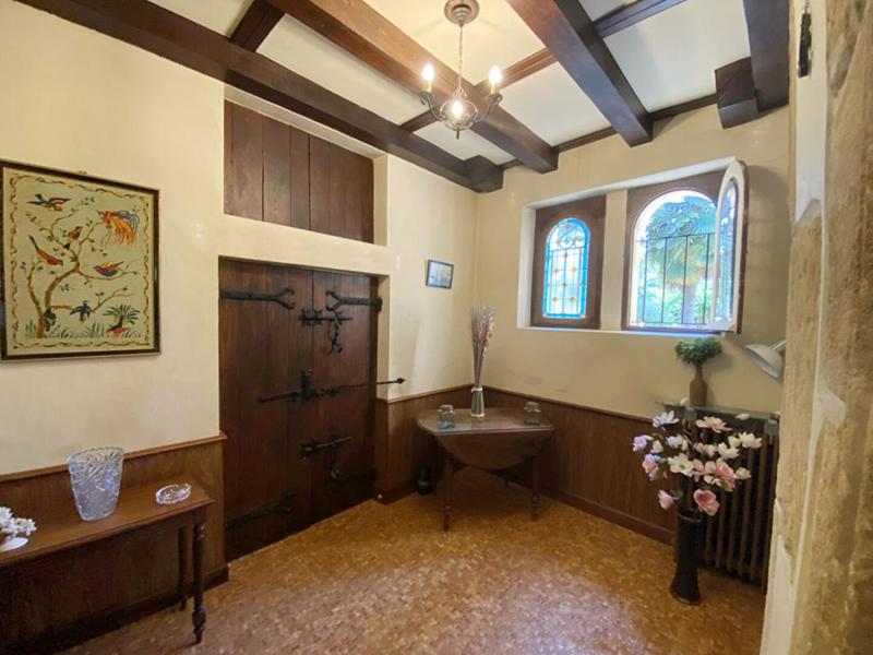 Propriété - 245 m² - 10 pièces