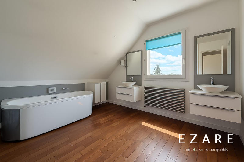 Maison - 196 m² - 6 pièces