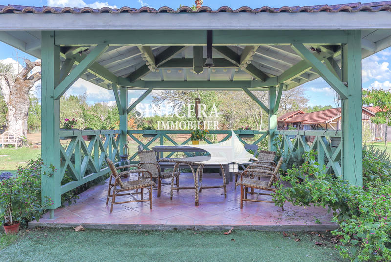 Propriété - 185 m² - 6 pièces