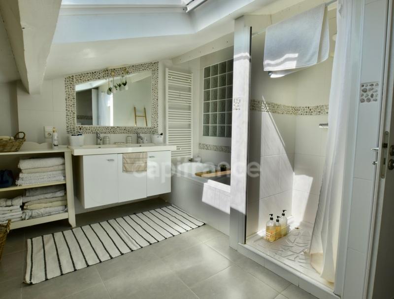 Maison - 227 m² - 8 pièces