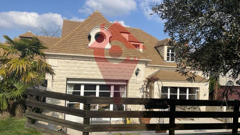 Maison - 250 m² - 7 pièces