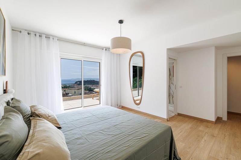 Appartement - 167 m² - 5 pièces