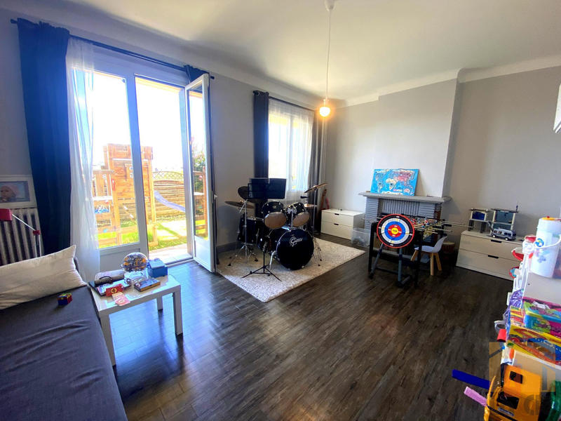 Maison - 300 m² - 11 pièces