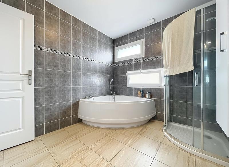 Maison contemporaine - 107 m² - 5 pièces