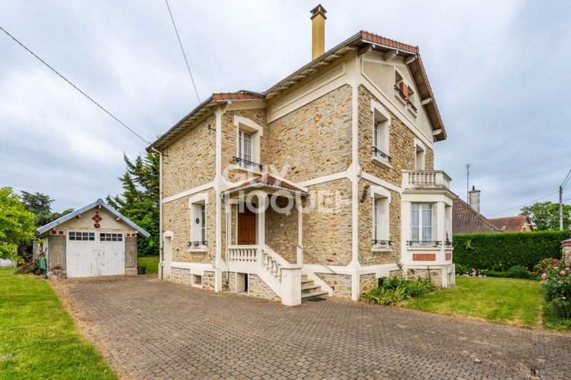 Maison - 182 m² - 9 pièces