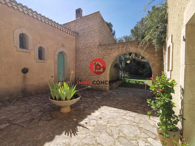 Villa - 265 m² - 8 pièces