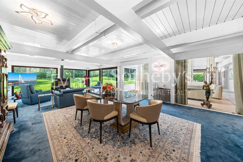 Maison - 448 m² - 9 pièces