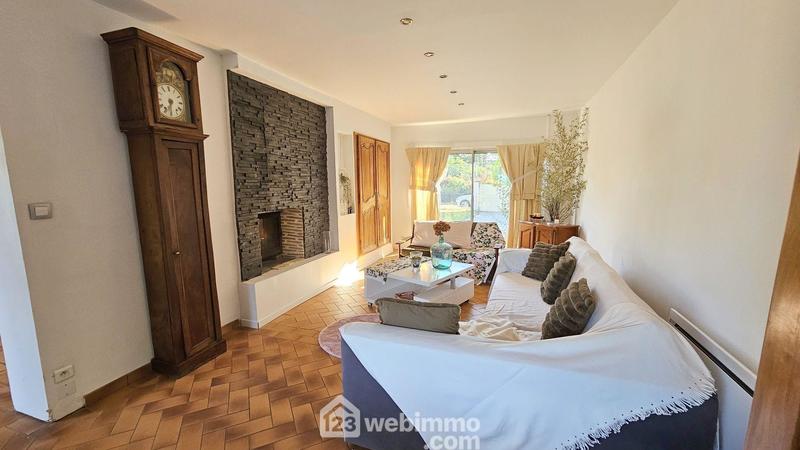 Maison - 230 m² - 10 pièces