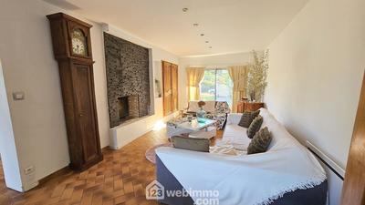 Maison - 230 m² - 10 pièces