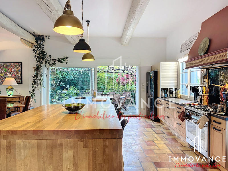 Maison - 275 m² - 7 pièces