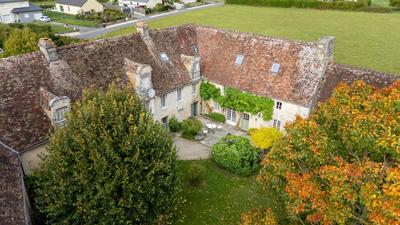 Maison - 341 m² - 10 pièces