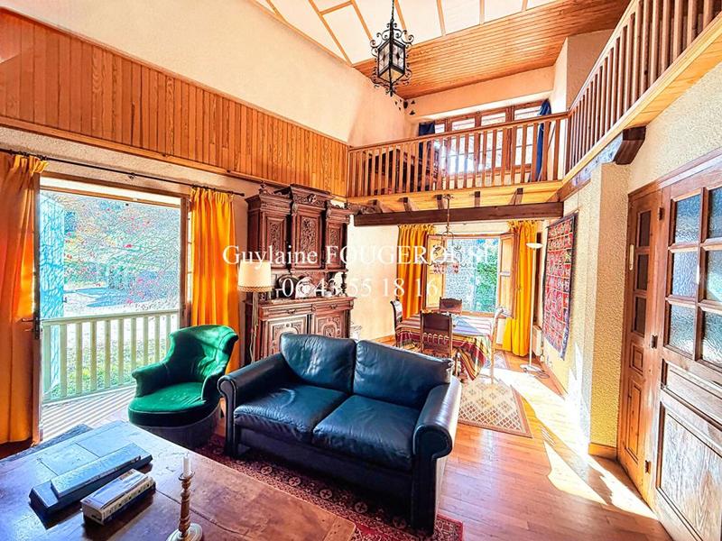 Maison - 202 m² - 7 pièces