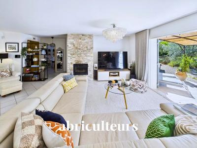 Villa - 261 m² - 12 pièces