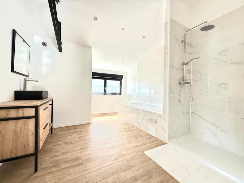 Maison - 285 m² - 7 pièces