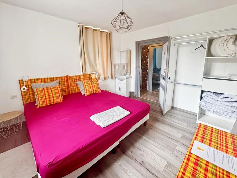 Maison - 235 m² - 10 pièces