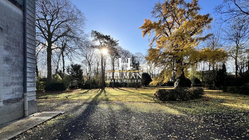 Maison - 300 m² - 8 pièces