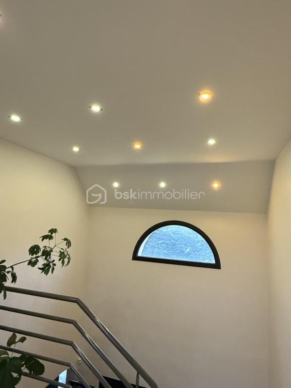 Maison - 210 m² - 9 pièces