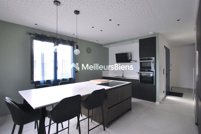 Propriété - 250 m² - 8 pièces