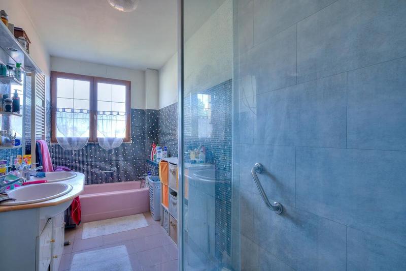 Maison - 280 m² - 14 pièces