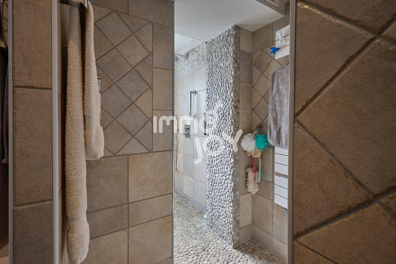 Villa - 320 m² - 8 pièces