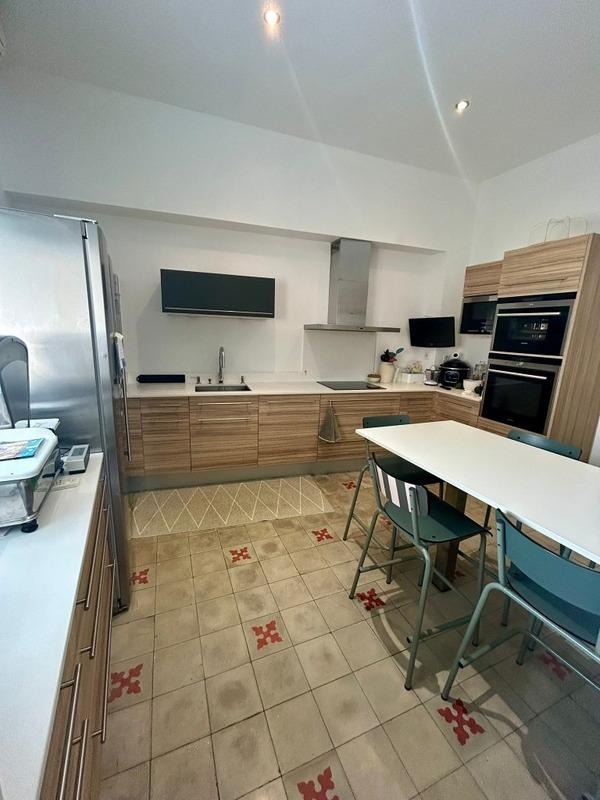 Maison - 390 m² - 17 pièces